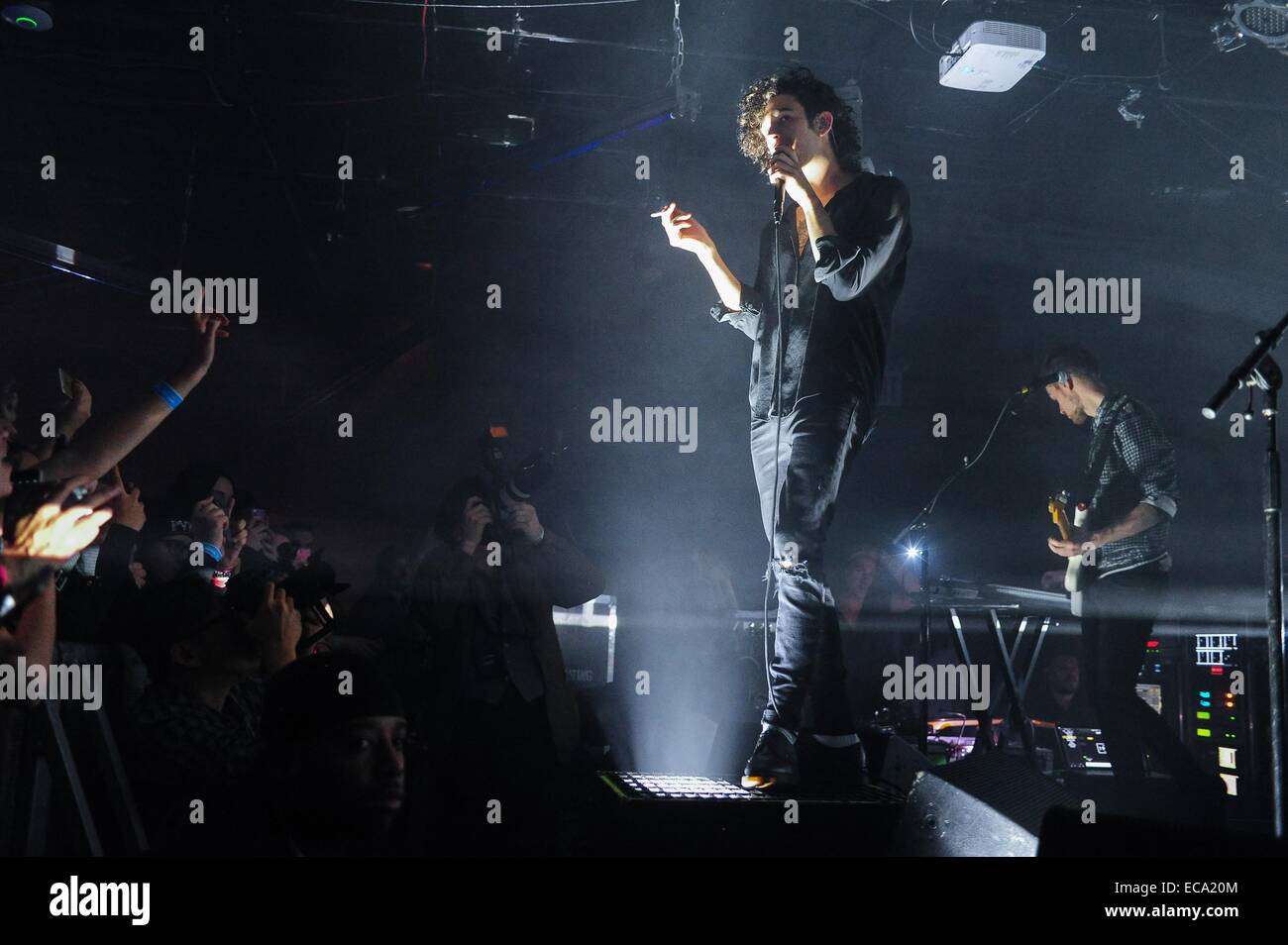 Brooklyn, NY, STATI UNITI D'AMERICA. Decimo Dec, 2014. Matteo Healy, il 1975 presso gli arrivi per Tumblr il primo esercizio annuale di revisione in parte, Brooklyn Night Bazaar, Brooklyn, NY Dicembre 10, 2014. Credito: Gregorio T. Binuya/Everett raccolta/Alamy Live News Foto Stock