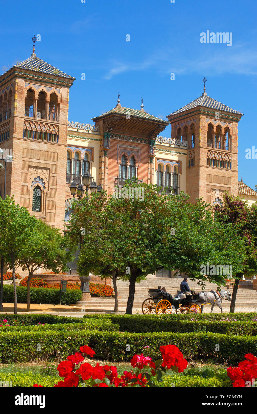 Museo delle Arti Popolari e costumi 'Mudejar' Pavilion nel Parco Maria Luisa, Siviglia, Andalusia, Spagna, Europa Foto Stock