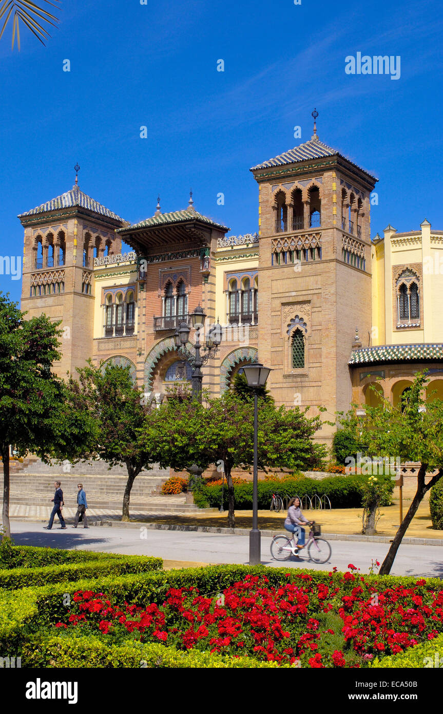 Museo delle Arti Popolari e costumi 'Mudejar' Pavilion nel Parco Maria Luisa, Siviglia, Andalusia, Spagna, Europa Foto Stock