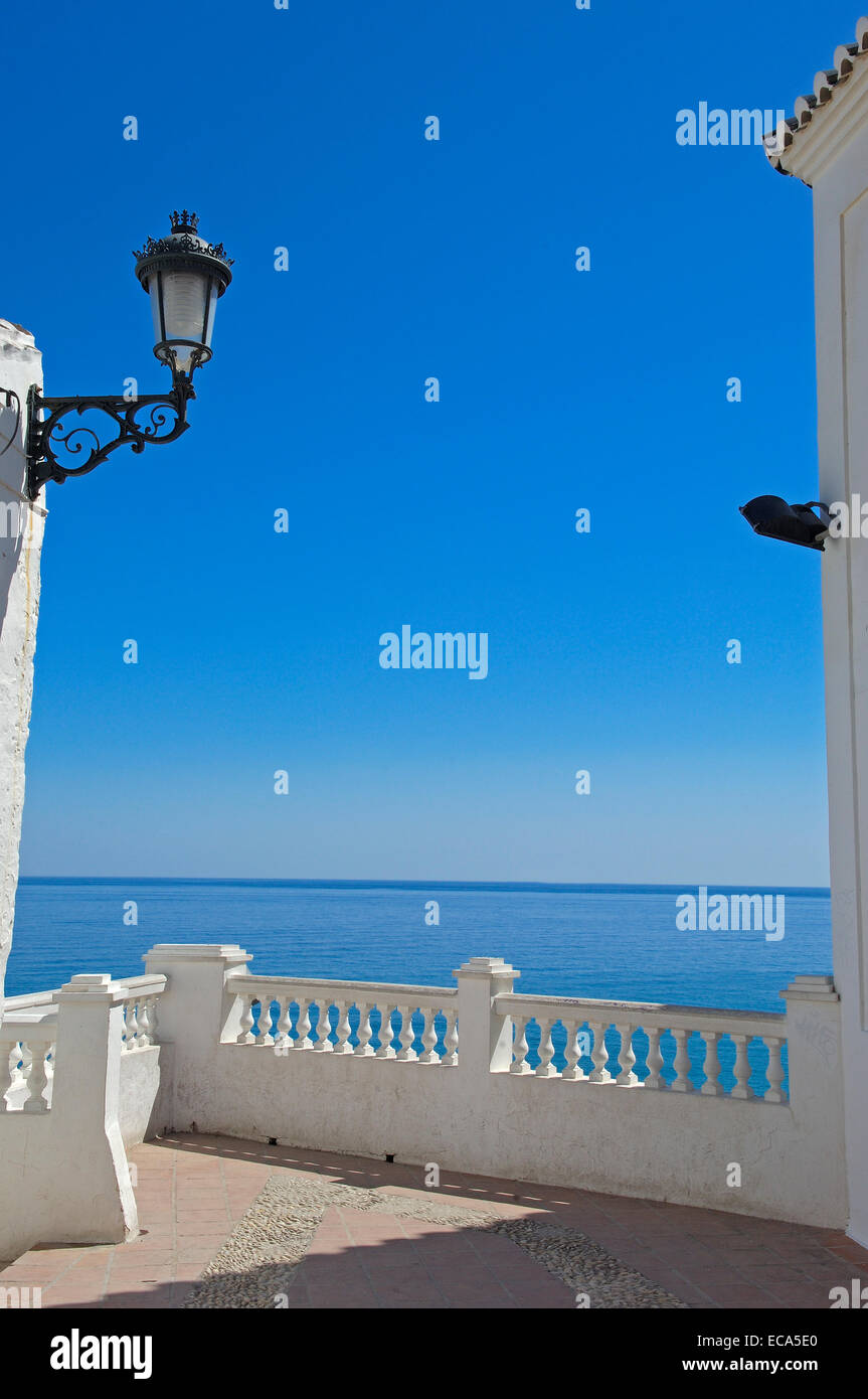 Balcone, Nerja, Costa del Sol, provincia di Malaga, Andalusia, Spagna, Europa Foto Stock