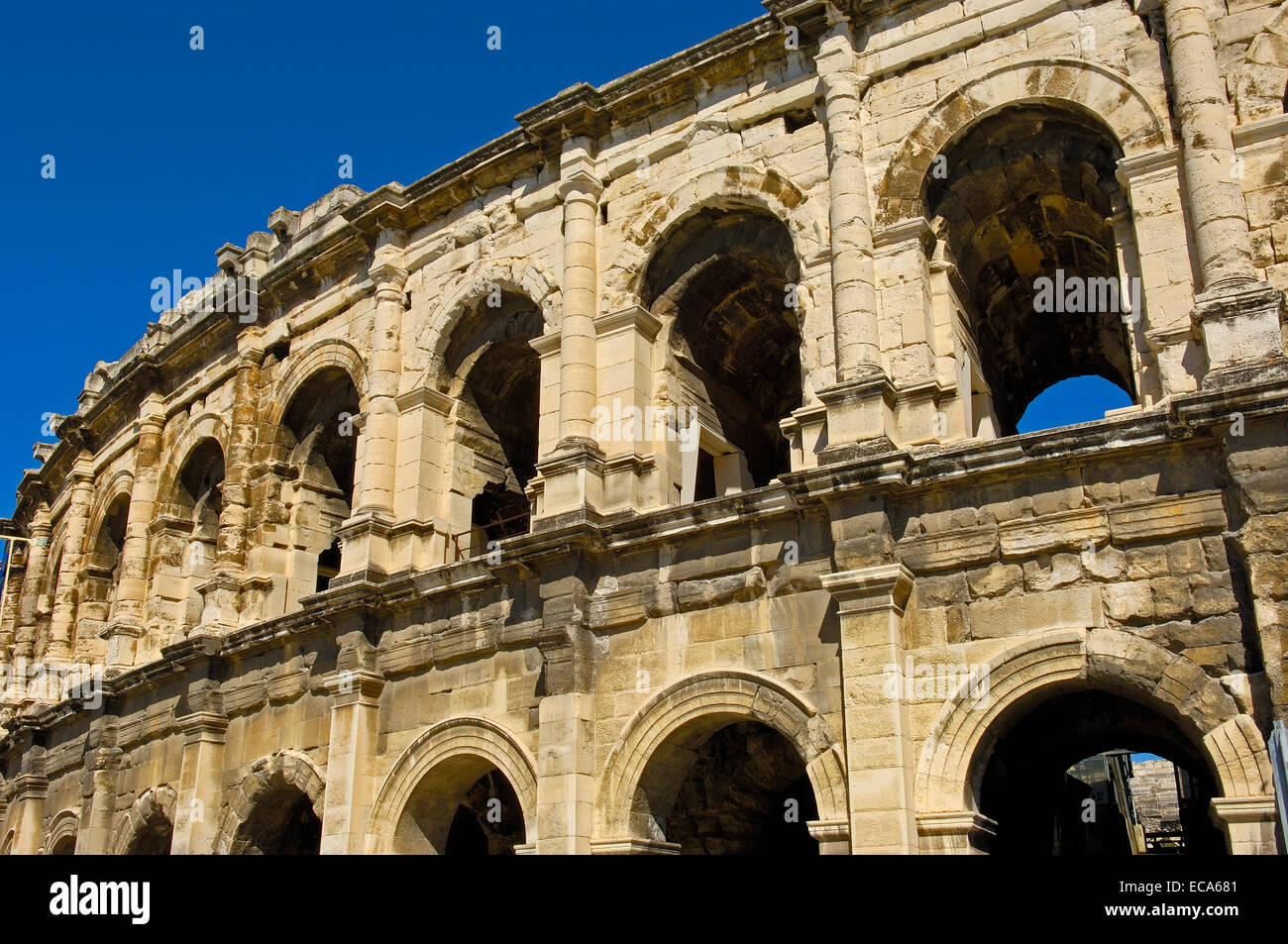 Anfiteatro romano, Arénes, Nimes, Gard, Bouches-Du-Rhone, Francia, Europa Foto Stock