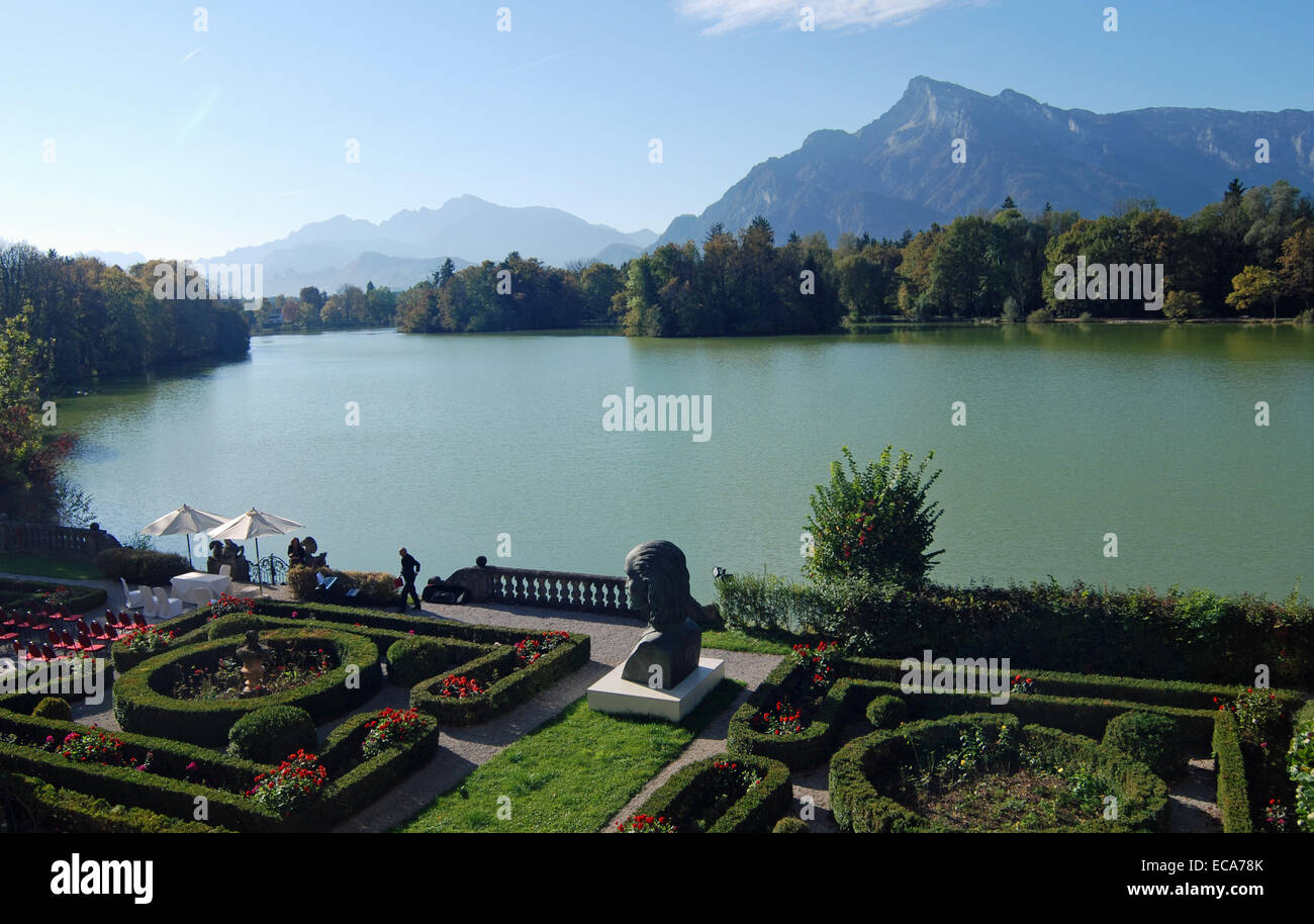I magnifici giardini dell'hotel Schloss Leopoldskron di Salisburgo dove "il suono della musica è stato girato. Foto Stock