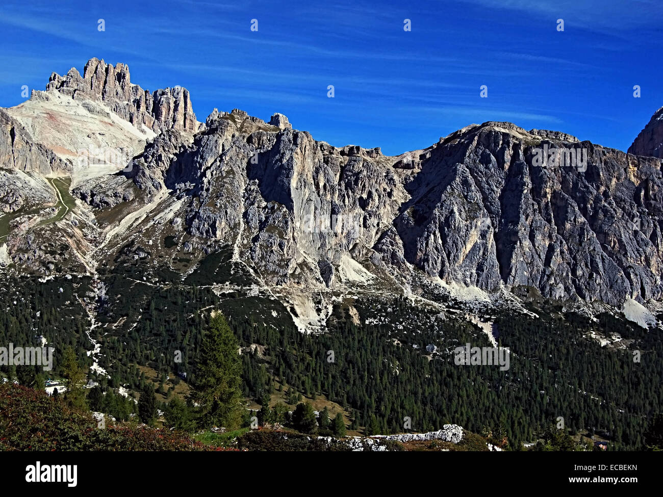 Picchi Laguazoi chiamato Grande, Cimma Falzarego, Col de Bos Rozes e il più alto della Tofana di Rozes in Tofane gruppo montuoso Dolomit Foto Stock