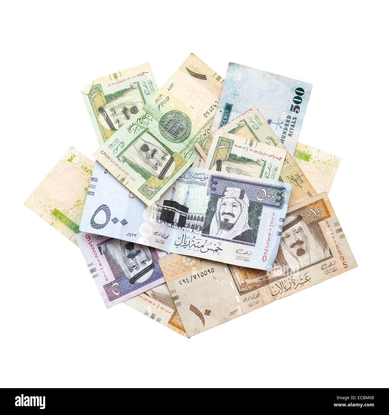 Pila della moderna Arabia Saudita denaro, banconote isolati su sfondo bianco di close-up foto Foto Stock