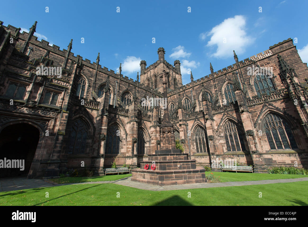Città di Chester, Inghilterra. Vista pittoresca della storica Chester Cathedral a St Werburgh Street. Foto Stock