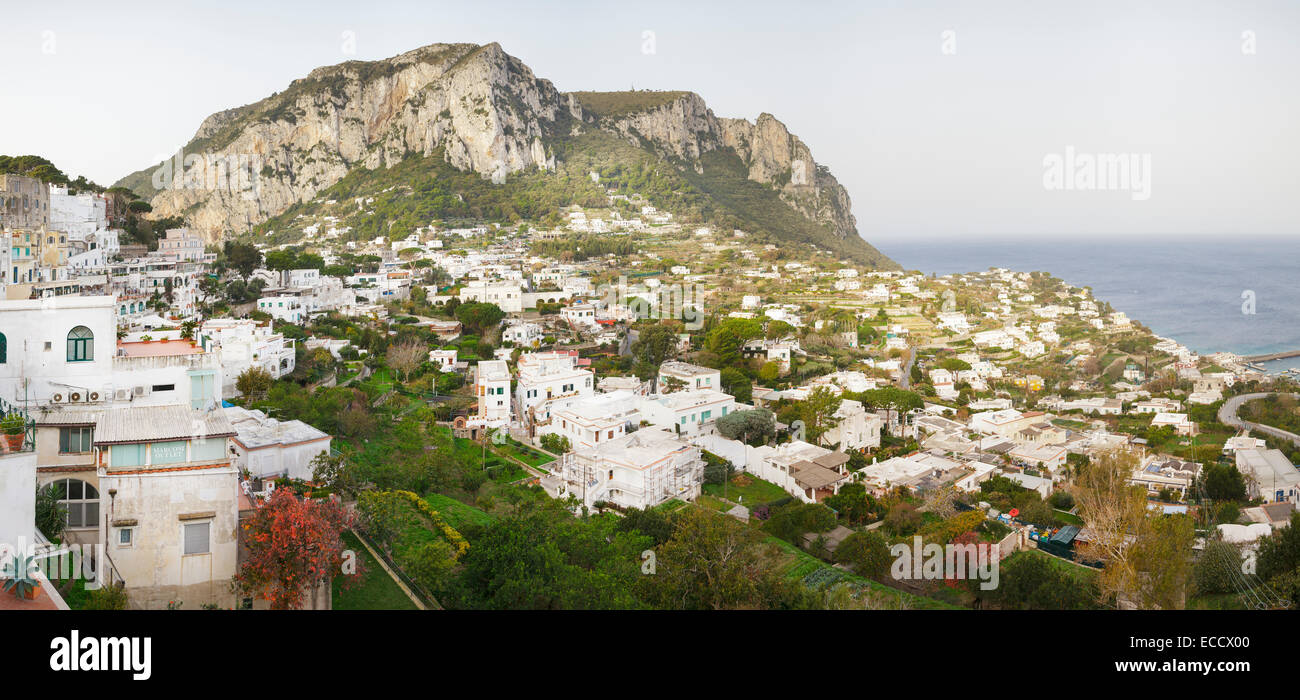 Vew su Capri con il Monte Solaro, Capri, Campania, Italia Foto Stock