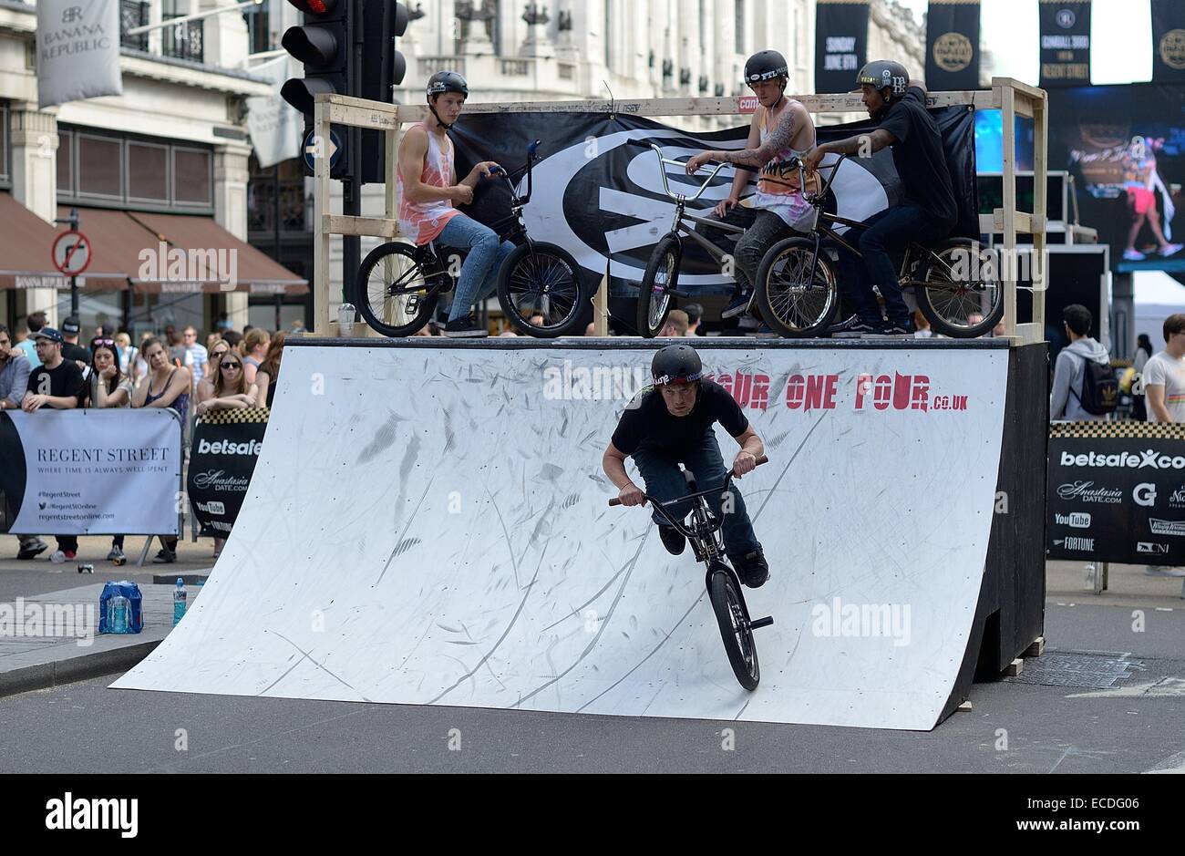 UK BMX vert round della serie 03 come parte del Gumball Rally 3000 su Regent Street dove: Londra, Regno Unito quando: 08 Giu 2014 Foto Stock