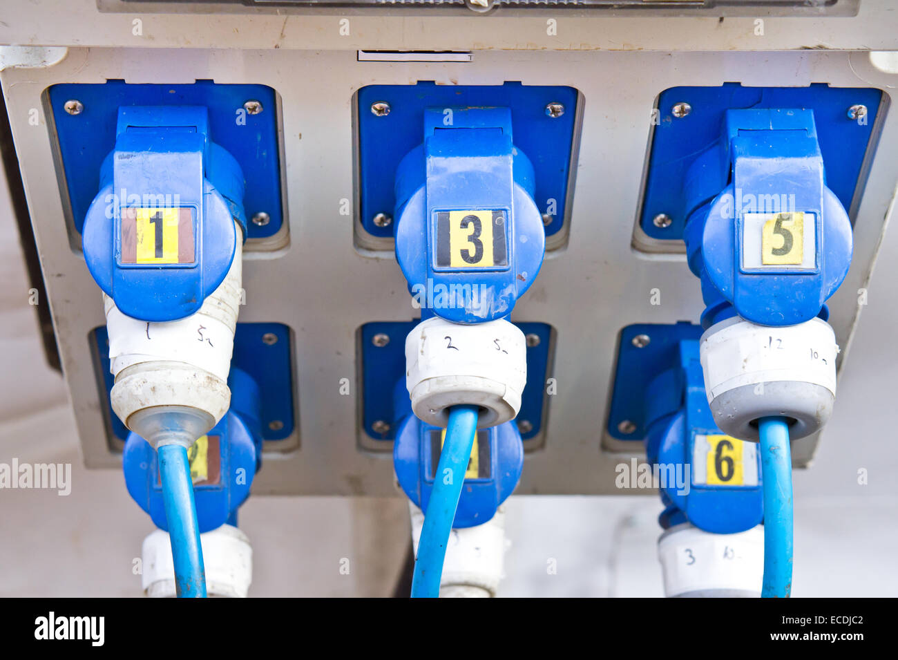 Per impieghi pesanti cavi elettrici ad una unità di alimentazione Foto Stock
