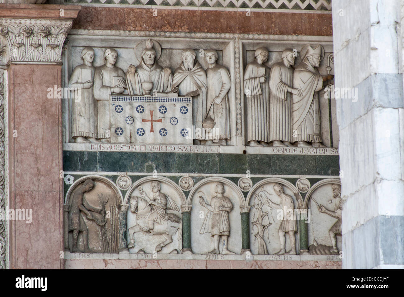 Bassorilievo sulla Cattedrale di St Martin parete, Lucca, Toscana, Italia Foto Stock