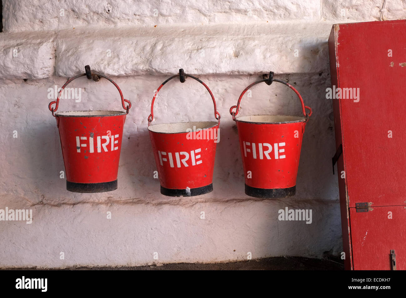 Incendio tradizionali cestelli appesi al muro di Northe Fort a Weymouth. 10 Dicembre 2014 Foto Stock