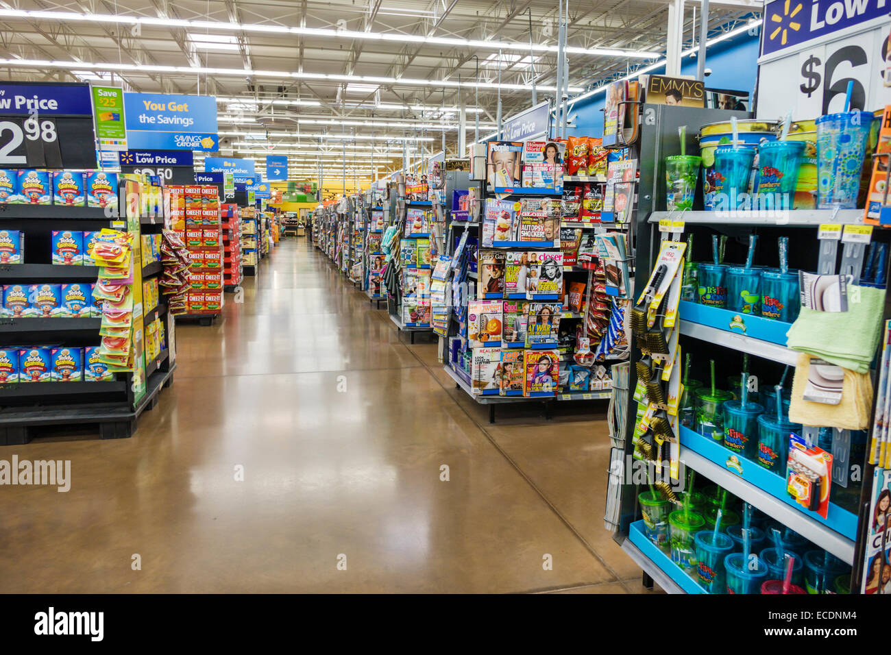 Springfield Illinois,Walmart,interior Inside,shopping shopper shopper shopping negozi mercati di mercato di vendita di mercato, negozi al dettaglio busine Foto Stock