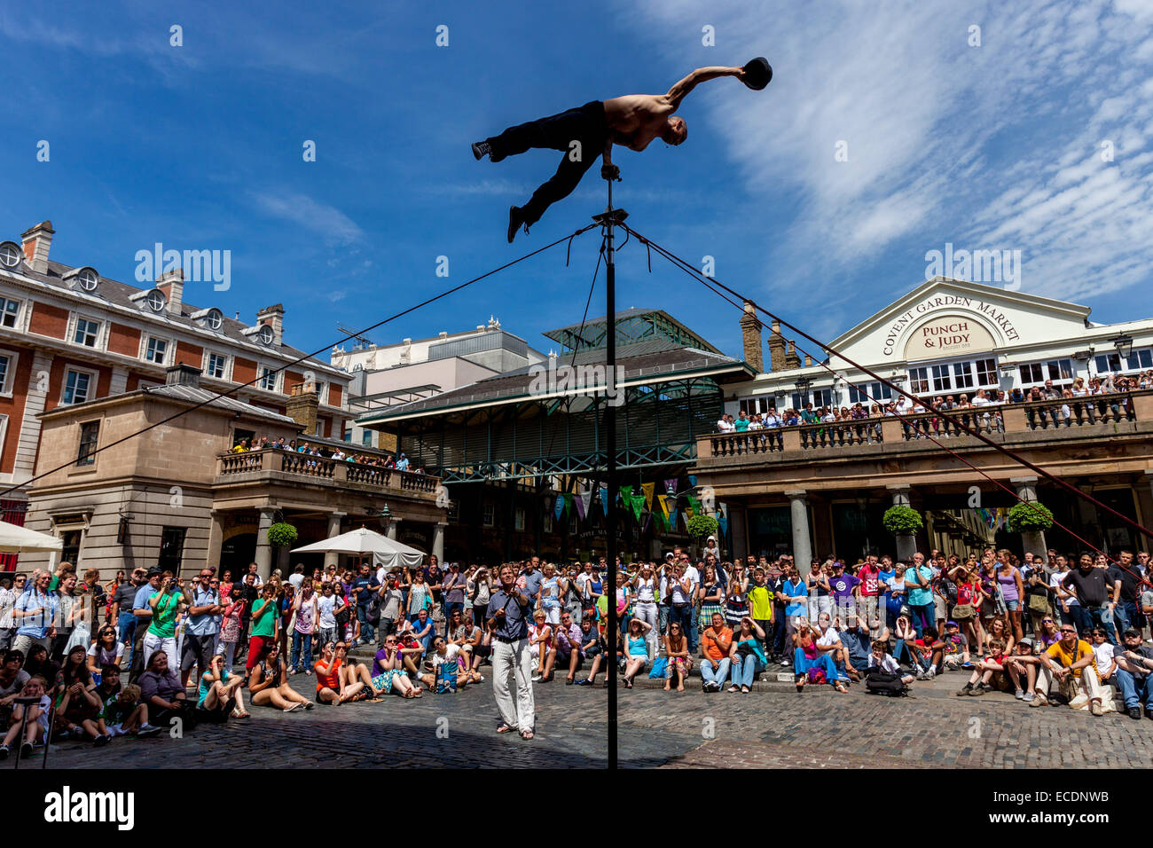 Animatore di strada in Covent Garden di Londra, Inghilterra Foto Stock