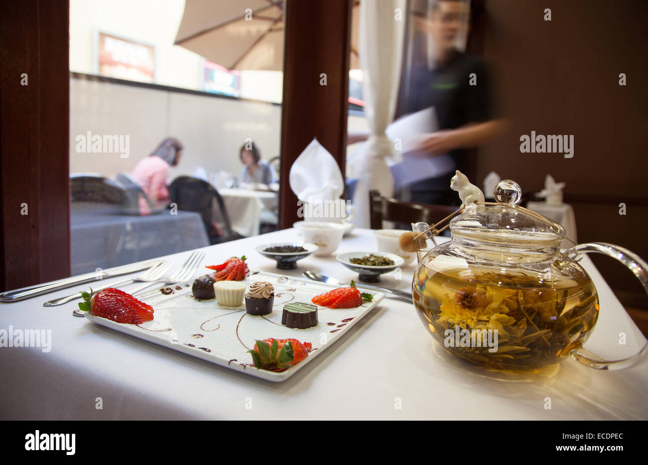 Tea time tabella in un cafe Foto Stock