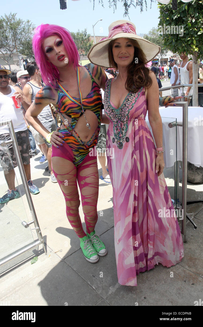 West Hollywood Gay Pride Parade con: Lisa Vanderpump,in corrispondenza della pompa Lounge dove: West Hollywood, California, Stati Uniti quando: 08 Giu 2014 Foto Stock