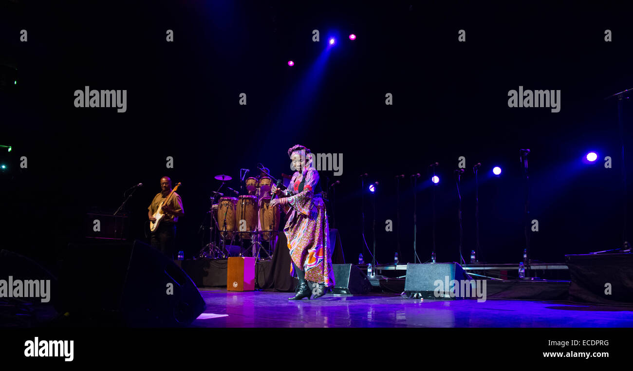 Angelique Kidjo esegue live at Royal Festival Hall Foto Stock