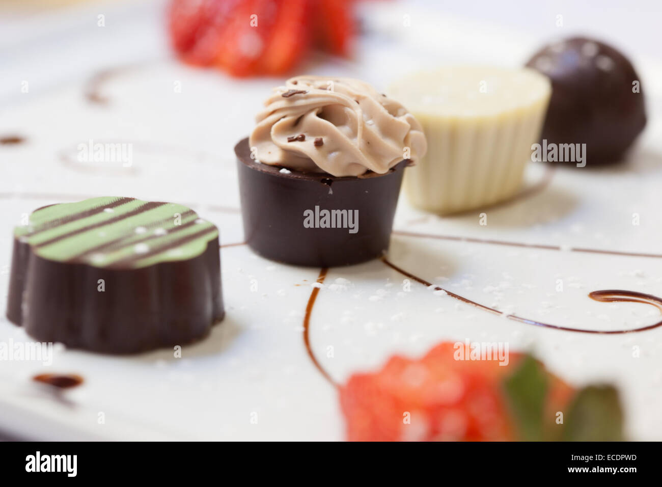 Piastra di deliziosi cioccolatini Foto Stock