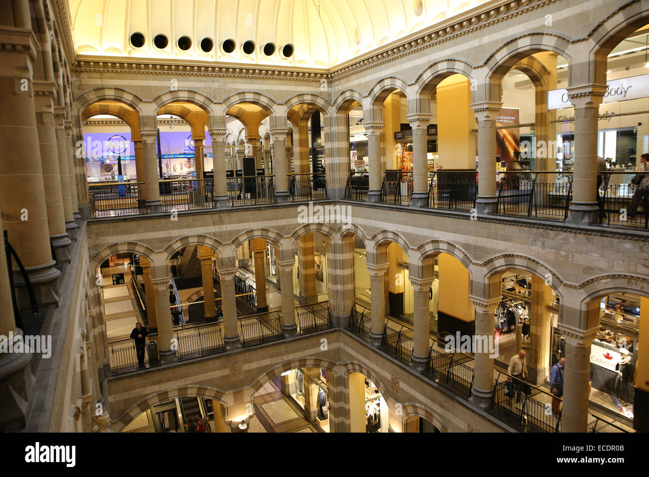 Inside Amsterdam centro commerciale Magna Plaza Foto Stock