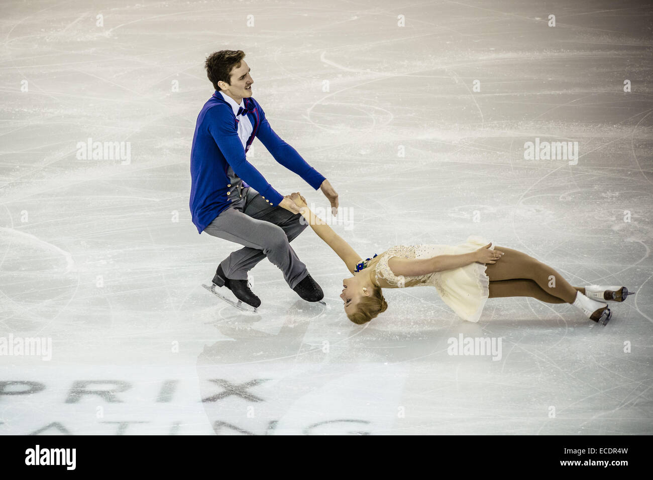 Barcellona, in Catalogna, Spagna. Undicesimo Dec, 2014. JULIANNE SEGUIN/CHARLIE BILODEAU (CAN) eseguire nella coppia JUNIOR - breve programma durante il ISU Grand Prix di Pattinaggio di Figura finale di Barcellona - Il ISU Grand Prix di Pattinaggio di Figura finale, che si terrà congiuntamente con l'ISU Junior Grand Prix finale, è il coronamento del Grand Prix circuito serie avendo luogo in Barcellona. Credito: Matthias Oesterle/ZUMA filo/ZUMAPRESS.com/Alamy Live News Foto Stock