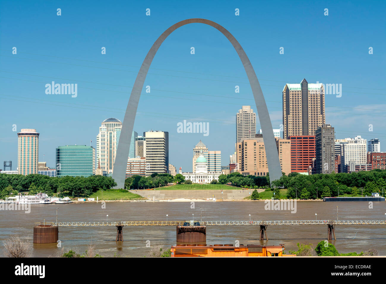 Famoso St. Louis Arch e del fiume Mississippi Foto Stock