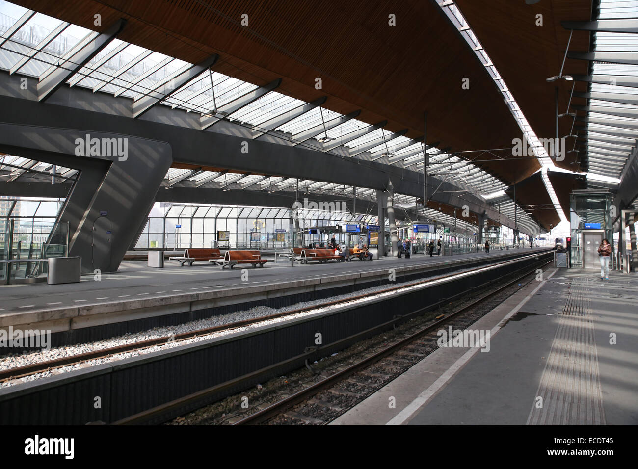 Amsterdam Stazione ferroviaria platform Foto Stock