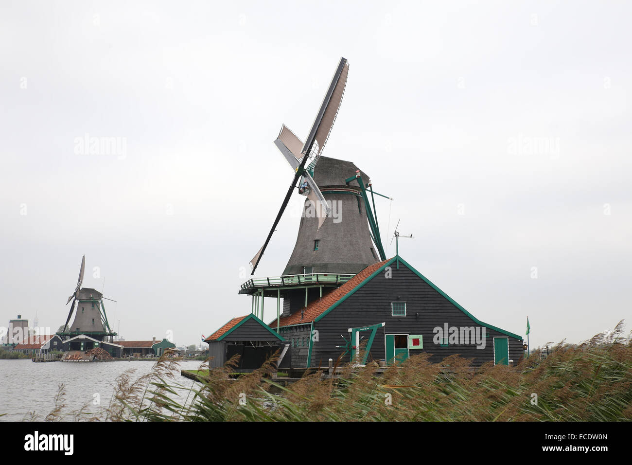 Mulini a vento olandese in Zaandam regione a nord di Amsterdam Foto Stock