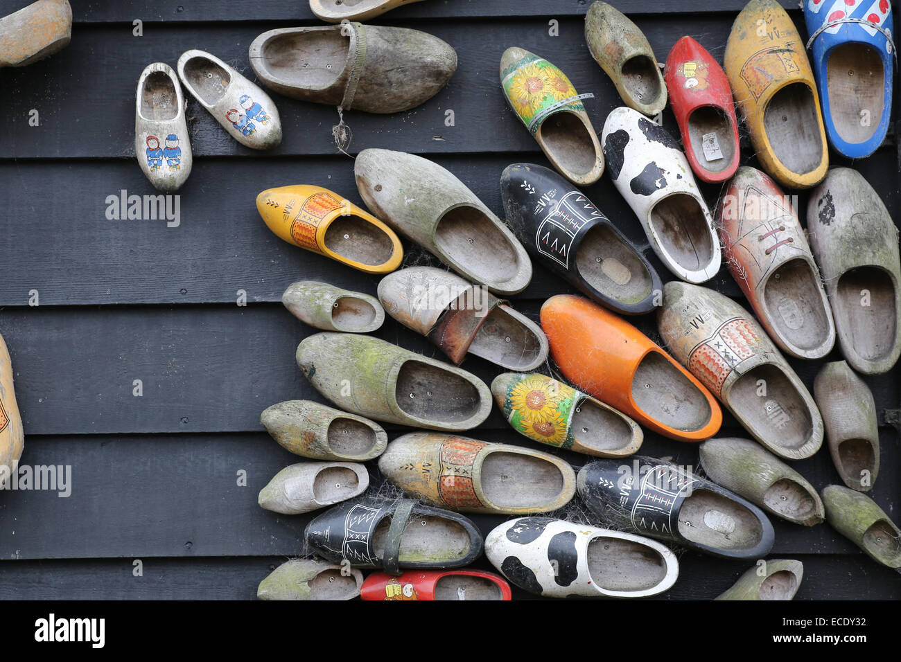 Scarpe di legno decorazione olandese intasare shop Foto Stock