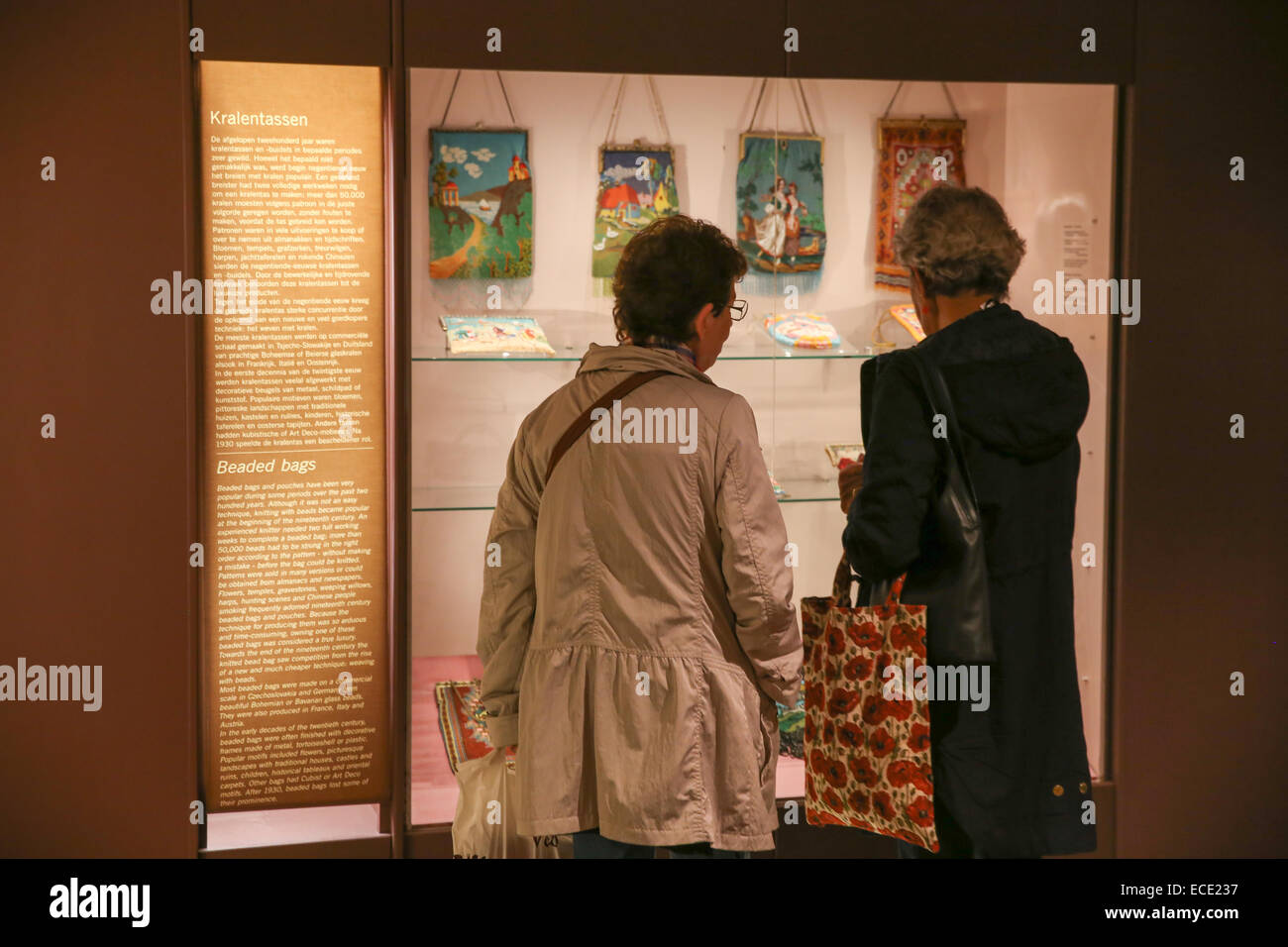 Museo di sacchetti e borse donna turisti Amsterdam Paesi Bassi Foto Stock