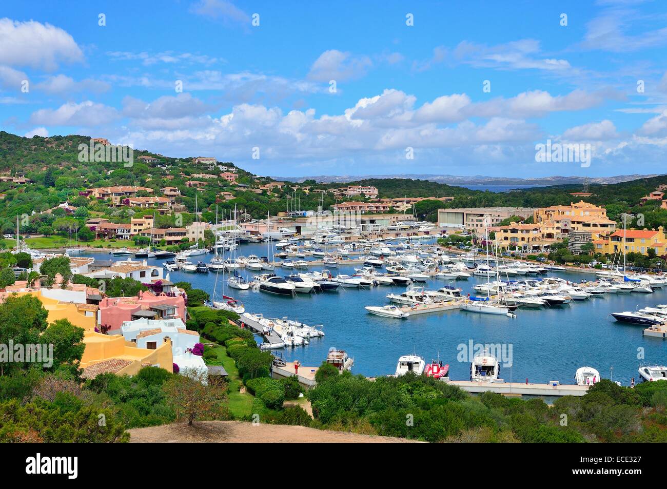 Vista della marina, Porto Cervo e la Costa Smeralda, Provincia di  Olbia-Tempio, Sardegna, Italia Foto stock - Alamy