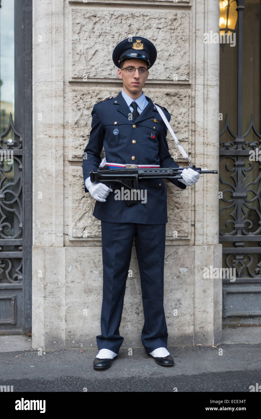 Guardia a Palazzo Madama, Senato italiano, Rione VIII S. Eustachio, Roma, lazio, Italy Foto Stock