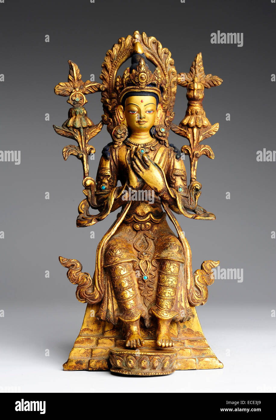 Vecchia scultura di Buddha in bronzo dorato, Maitreya, Tibet Foto Stock
