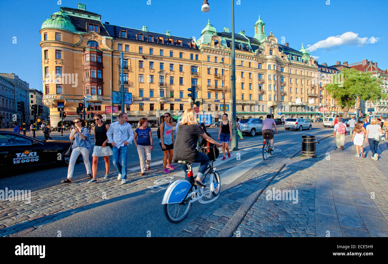 Stoccolma, Svezia - il traffico di biciclette a Strandvagen. Foto Stock
