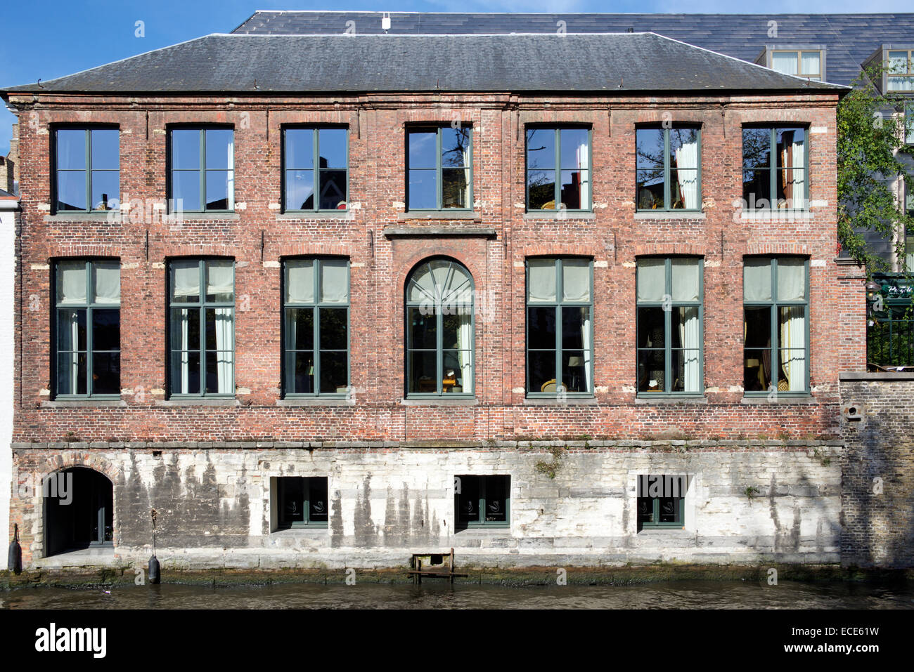 Die Swaene hotel canal Groenerei Bruges Belgio Foto Stock