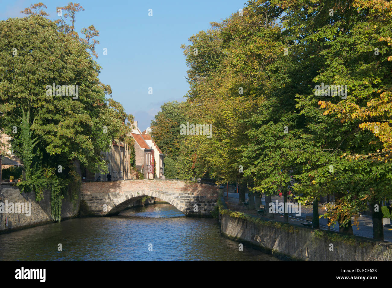 Canal Groenerei e ponte Bruges Belgio Foto Stock
