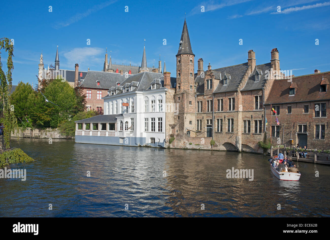 Gli edifici di vecchia costruzione Rozenhoedkaai Bruges Belgio Foto Stock