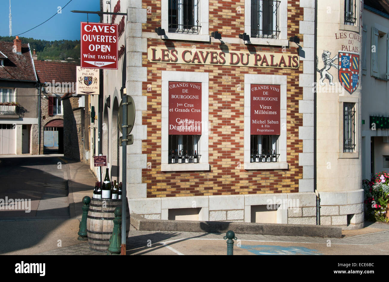 Les Cave du Palais Nuits St Georges vino cantina Vigna vintage francese Borgogna Francia Foto Stock