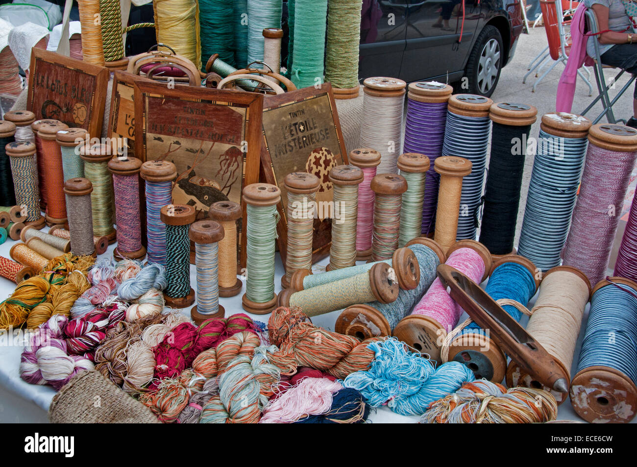 La Maison Le Manach fondata nel 1829 Sete velluto di seta velluti ( Marche aux Puces de Saint Ouen Flea market Paris ) Foto Stock