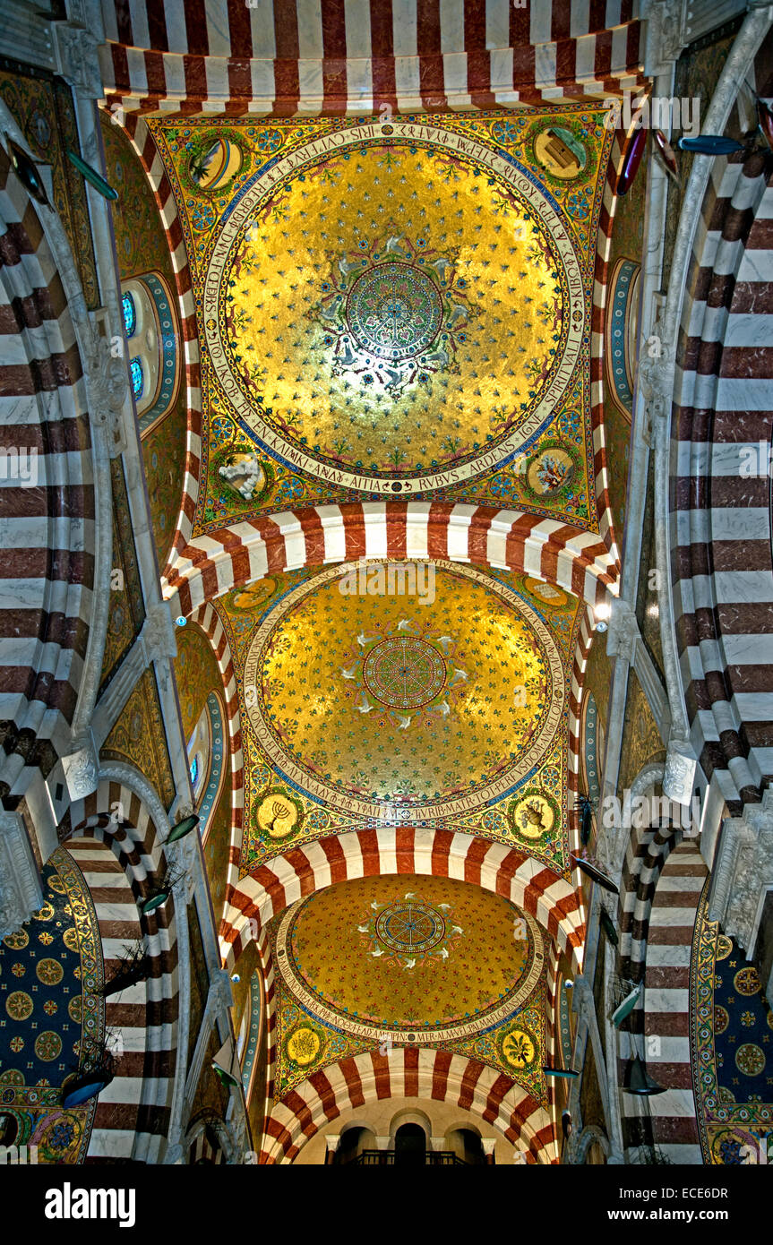 La Madonna della Guardia basilica cattolica a Marsiglia Francia Neo chiesa bizantina architetto Jacques Henri Espérandieu Foto Stock