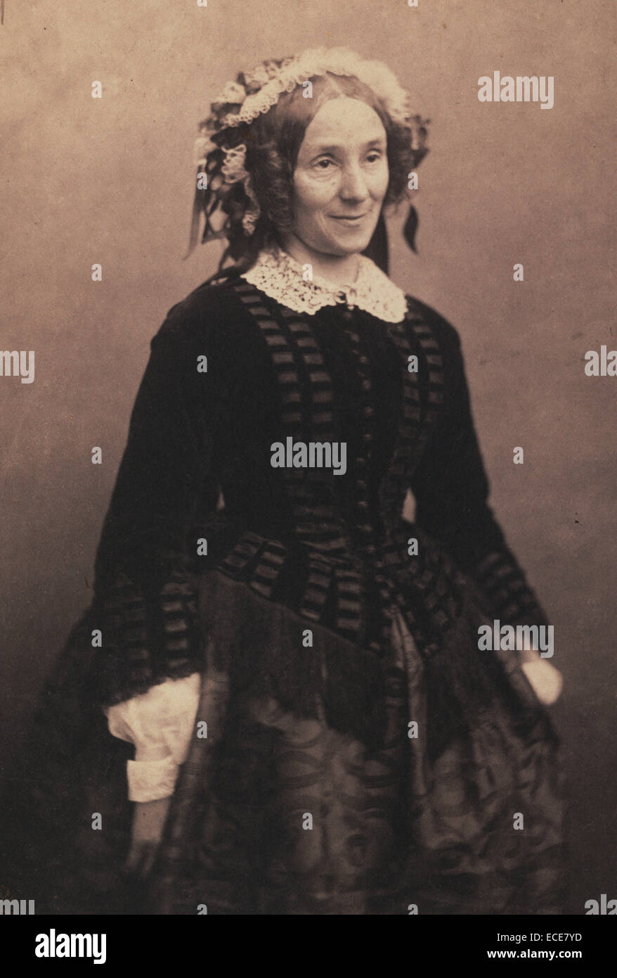 Mme Crémieux, morì 1880; Nadar [Gaspard Félix Tournachon], Francese, 1820 - 1910; 1856 - 1857; salati di stampa della carta Foto Stock