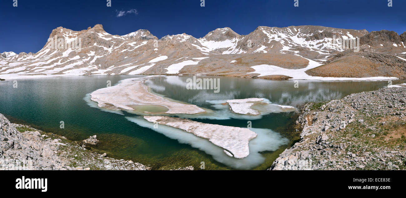 Questa è una vista panoramica di Karagol tabella terreni (Anti-Taurus Montagne (Aladaglar) - Turchia). Foto Stock