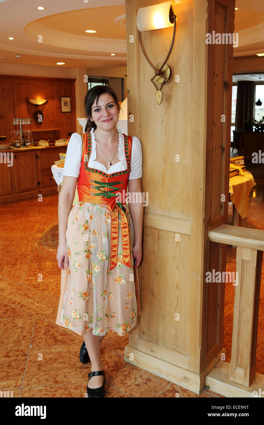 Buy Vestiti Tirolesi Cheap Online