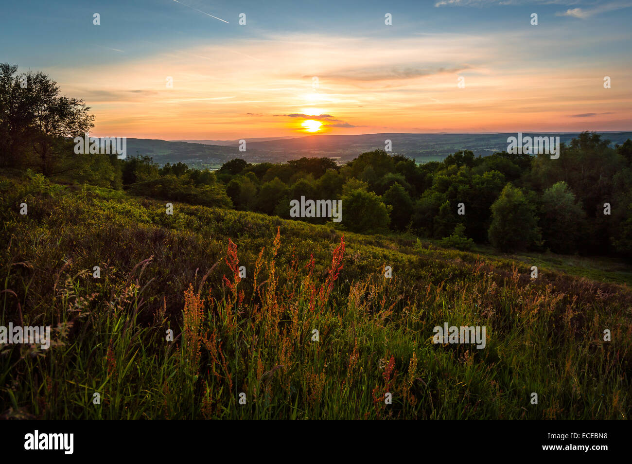Regno Unito, Inghilterra, Yorkshire, Sunset over otley chevin Foto Stock