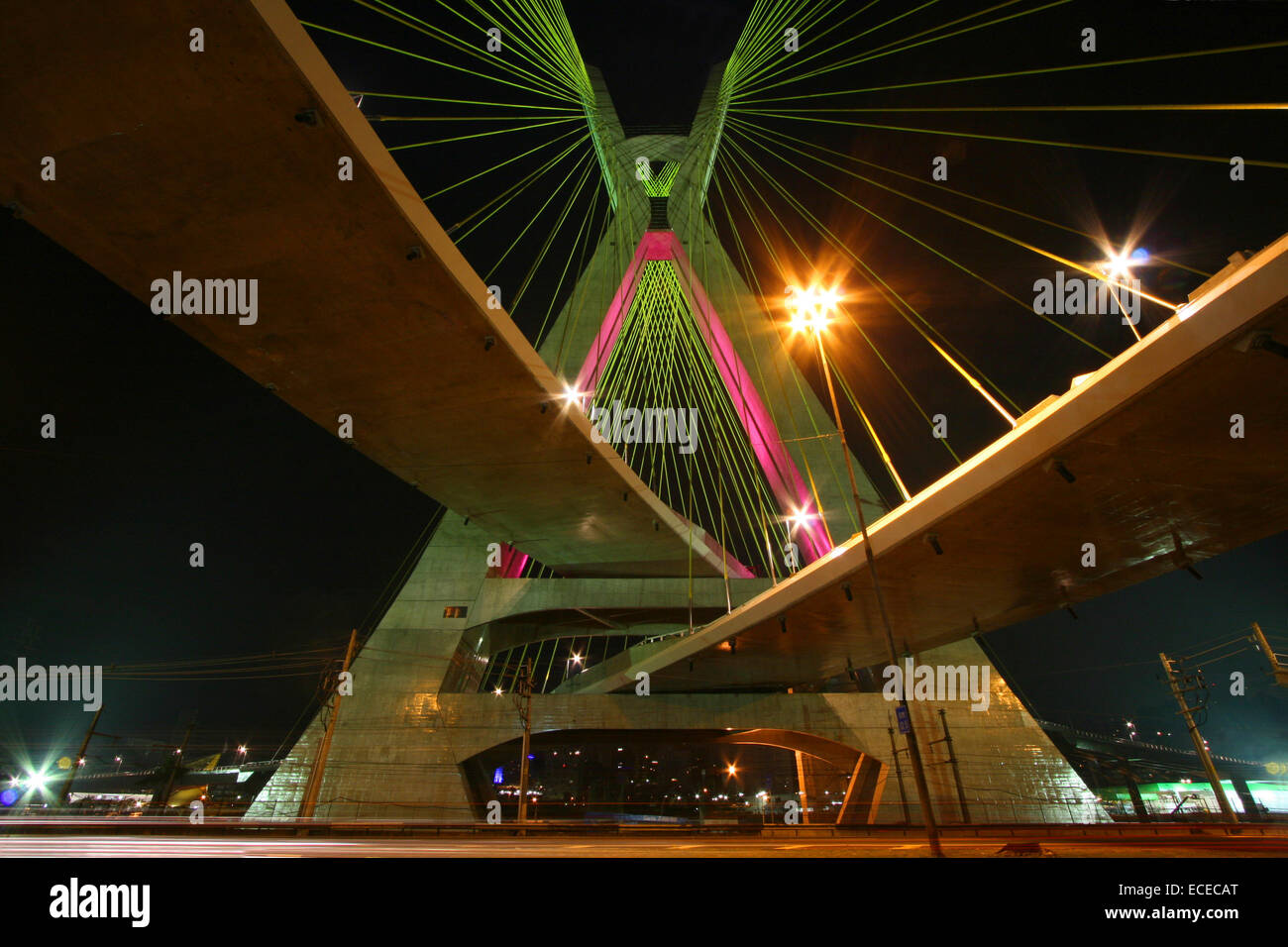 Il Brasile, Sao Paulo Stato, Sao Paulo, Octavio Frias de Oliveira bridge di notte Foto Stock