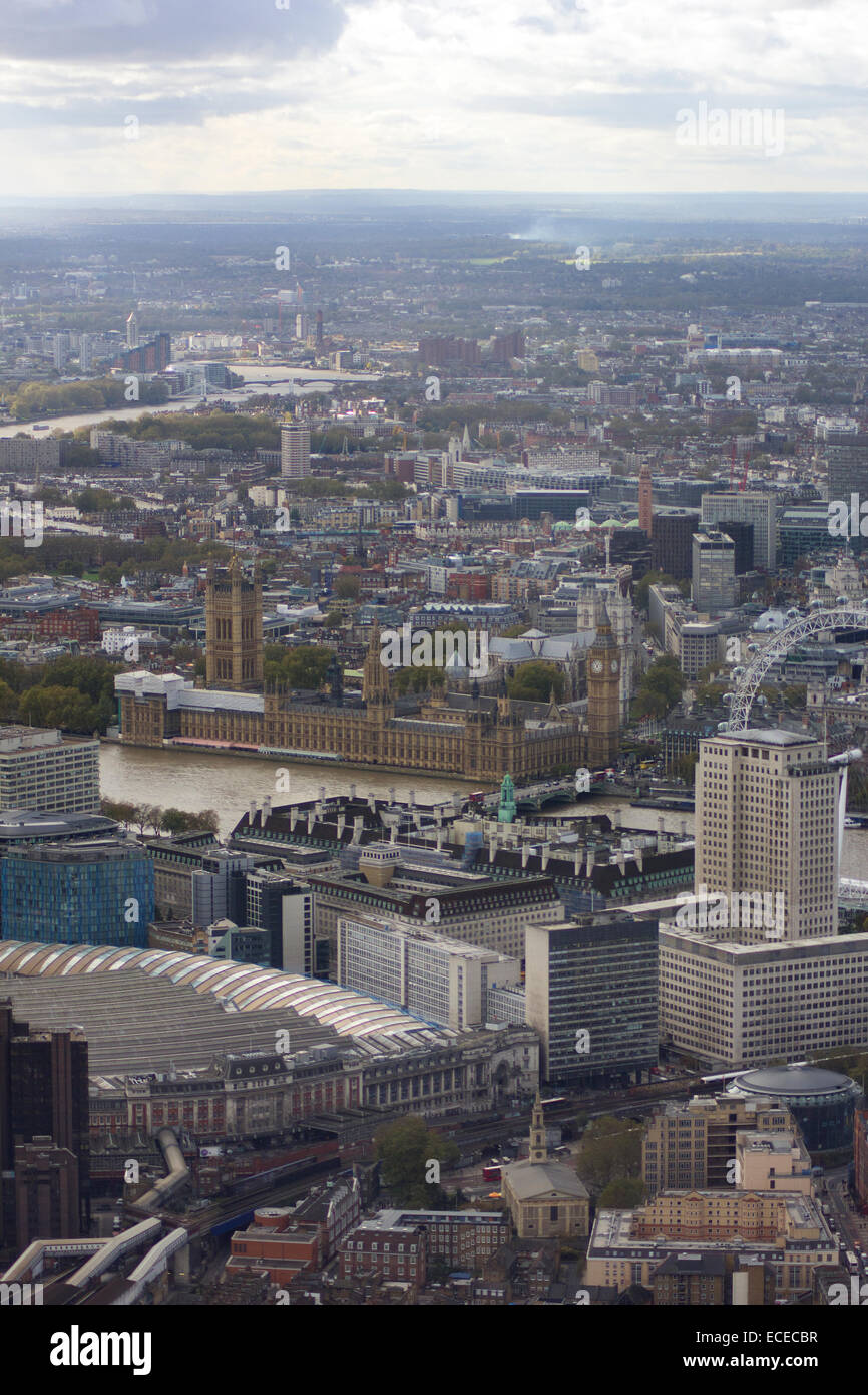 Vista aerea della città di Londra con il Palazzo di Westminster e il London eye Foto Stock