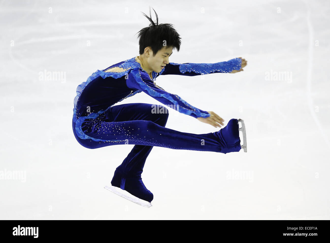 Il 12 Dic. 2014 - Barcellona, Spagna - Sota Yamamoto dal Giappone le prestazioni durante le junior uomini pattinaggio gratuito presso l'ISU Grand Prix di Pattinaggio di Figura Final & Junior Grand Prix finale di Barcellona, Spagna, il 12 dicembre, 2014. (Credito Immagine: © Pau Barrena/ZUMA filo) Foto Stock