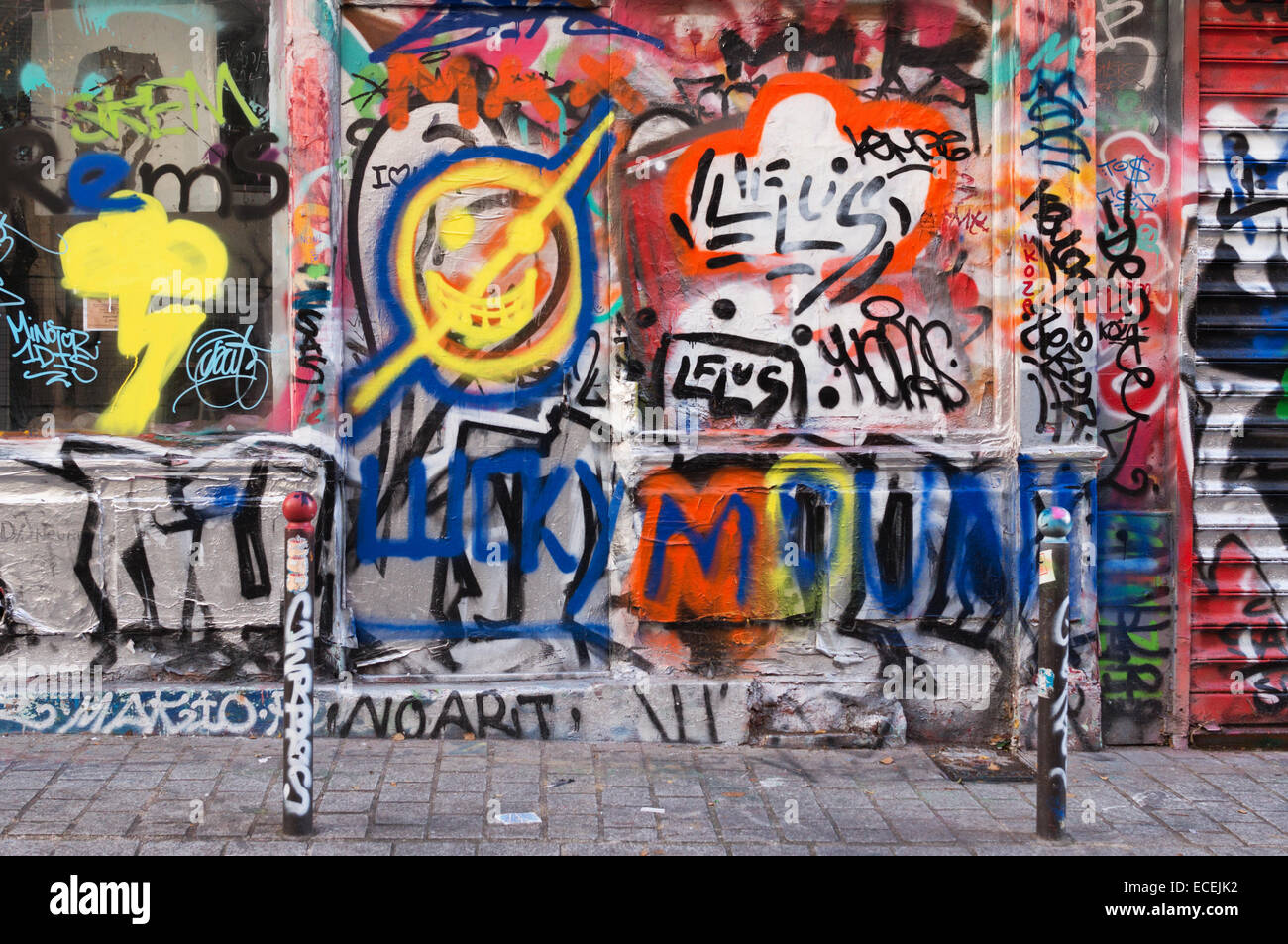 Paris street art - Rue Dénoyez graffiti Belleville Foto Stock