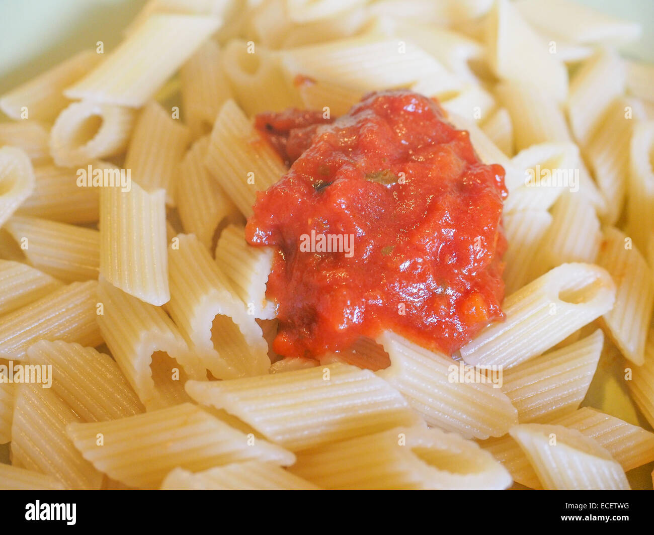 La pasta italiana al pomodoro significato pomodoro pasta cibo vegetariano da Italia Foto Stock