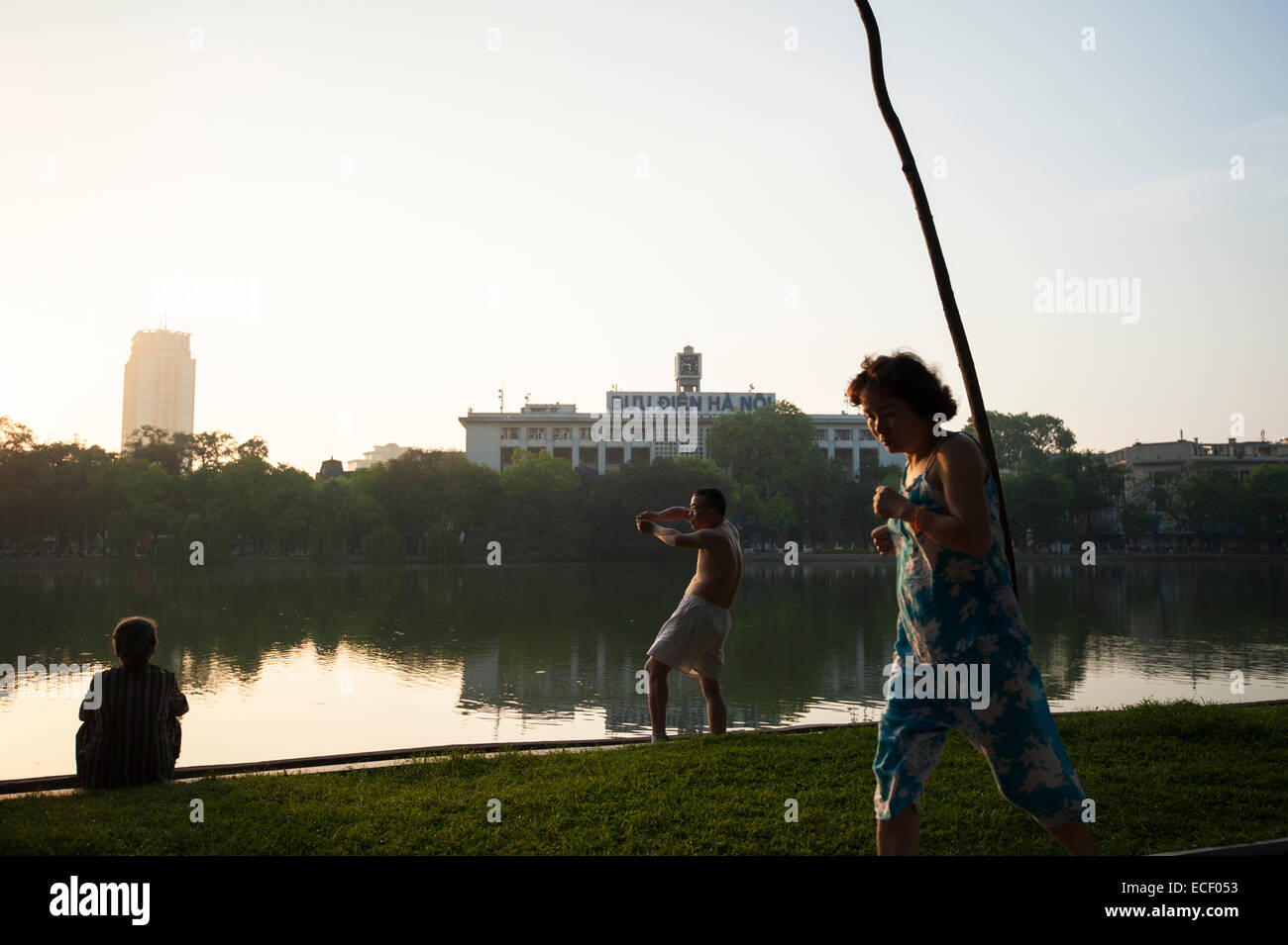 Ginnastica mattutina in Hanoi Foto Stock