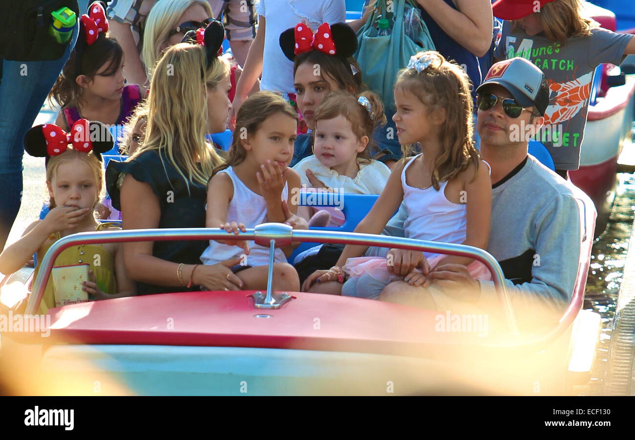 Jessica Alba celebra la sua figlia Honor Marie Warren sesto compleanno a Disneyland con: Cash Warren,onore Warren,Haven Warren,Jessica Alba dove: Anaheim, California, Stati Uniti quando: 09 Giu 2014 Foto Stock