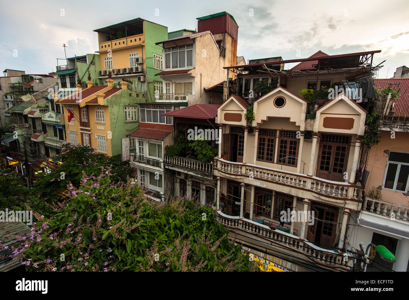 Immobili nel quartiere vecchio, Hanoi Foto Stock