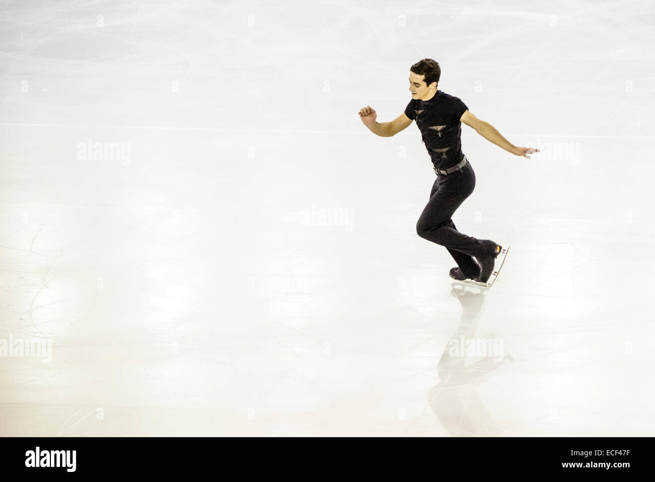 Due-tempo mondo medaglia di bronzo e due volte campione europeo Javier Fernandez (ESP) svolge in uomini SENIOR - breve programma durante il ISU Grand Prix di Pattinaggio di Figura finale di Barcellona Foto Stock